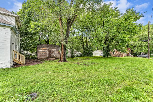 1201 W Chase Street, Springfield, MO 65803
