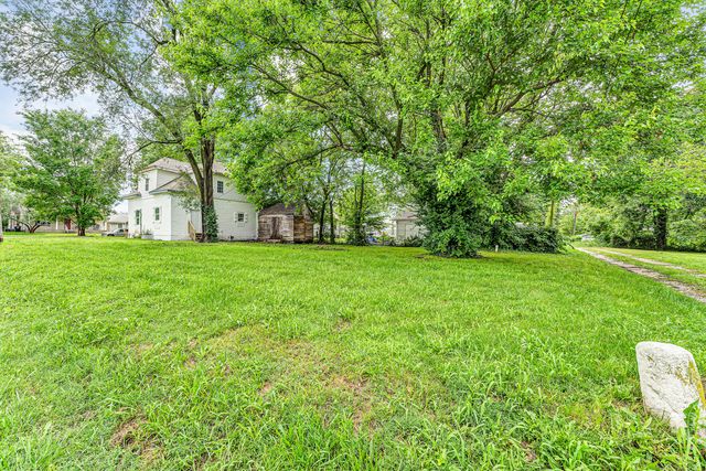 1201 W Chase Street, Springfield, MO 65803