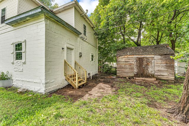 1201 W Chase Street, Springfield, MO 65803