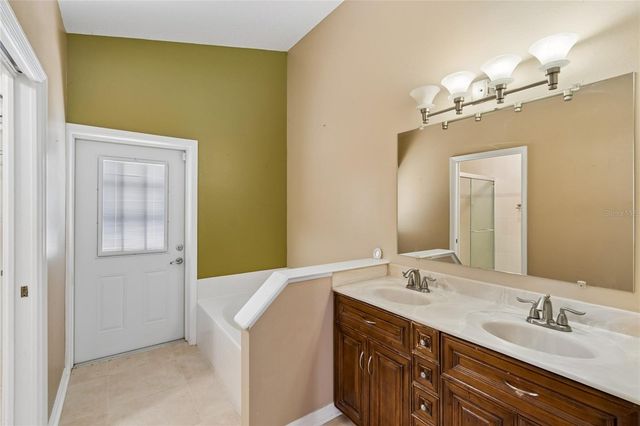 1008 OLD BARN ROAD, Orlando, FL 32825