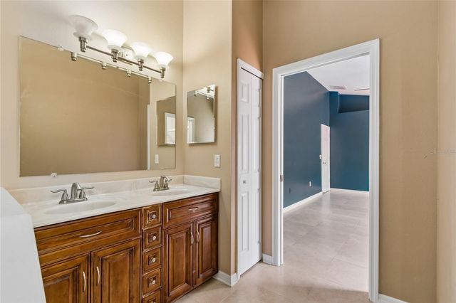 1008 OLD BARN ROAD, Orlando, FL 32825
