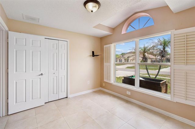 1008 OLD BARN ROAD, Orlando, FL 32825