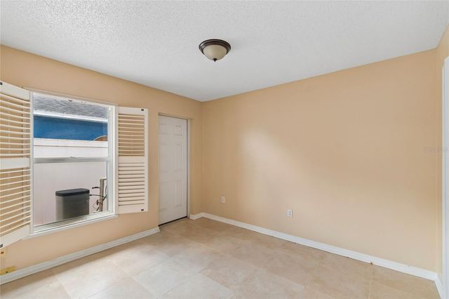 1008 OLD BARN ROAD, Orlando, FL 32825