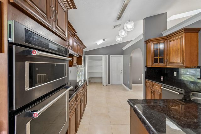1008 OLD BARN ROAD, Orlando, FL 32825
