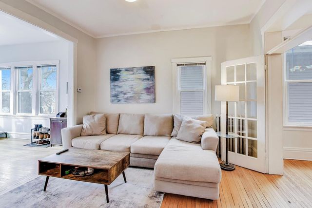 1652 W Nelson Street 2, Chicago, IL 60657