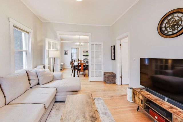 1652 W Nelson Street 2, Chicago, IL 60657