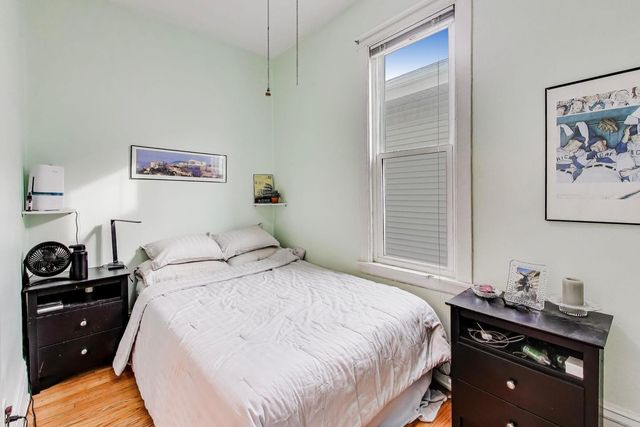 1652 W Nelson Street 2, Chicago, IL 60657