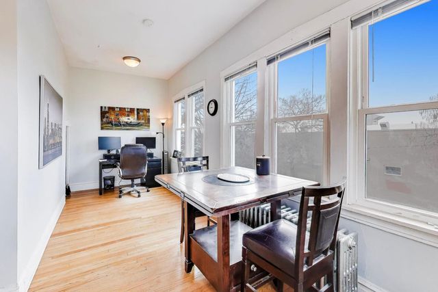 1652 W Nelson Street 2, Chicago, IL 60657