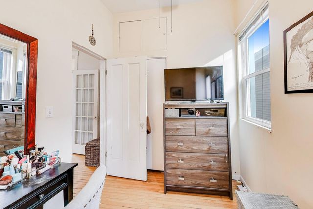 1652 W Nelson Street 2, Chicago, IL 60657