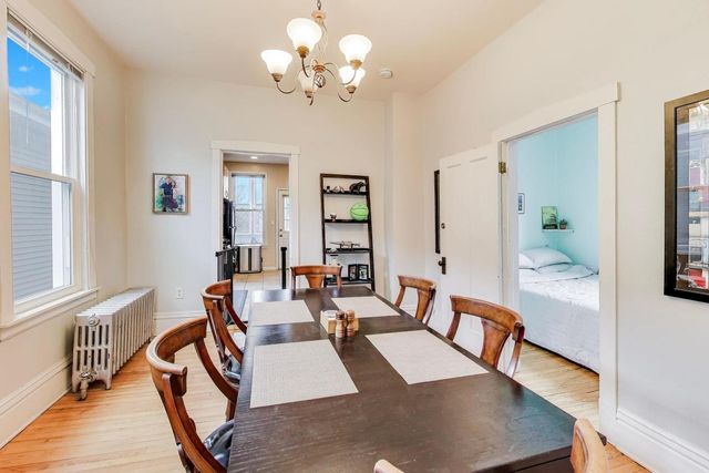 1652 W Nelson Street 2, Chicago, IL 60657