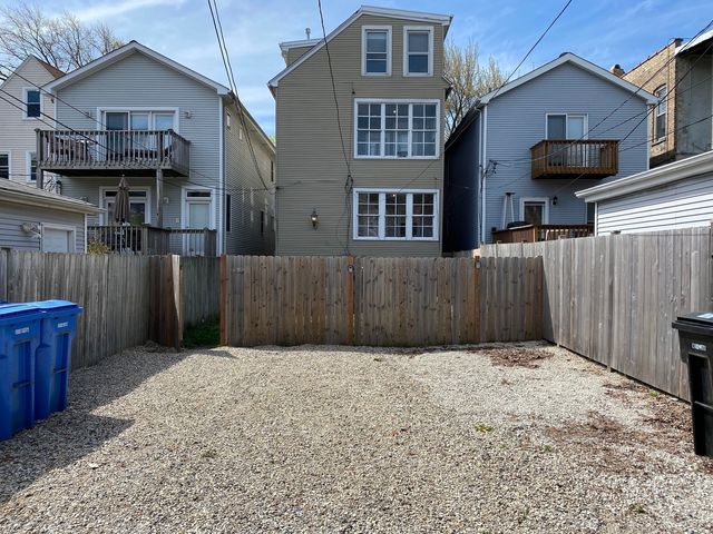 1652 W Nelson Street 2, Chicago, IL 60657