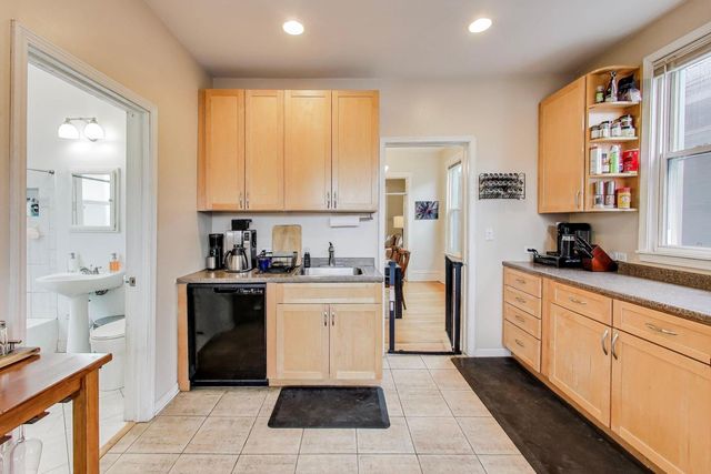 1652 W Nelson Street 2, Chicago, IL 60657