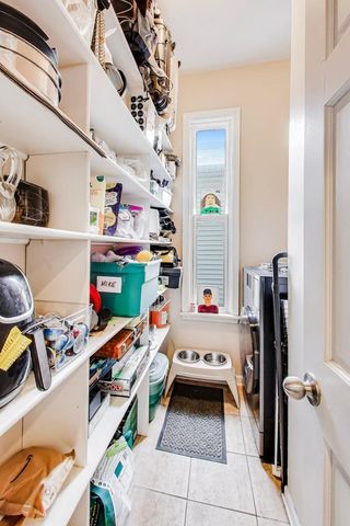 1652 W Nelson Street 2, Chicago, IL 60657