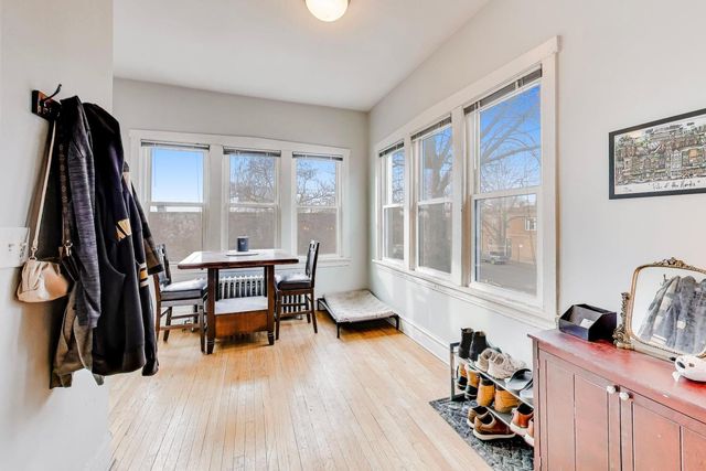 1652 W Nelson Street 2, Chicago, IL 60657