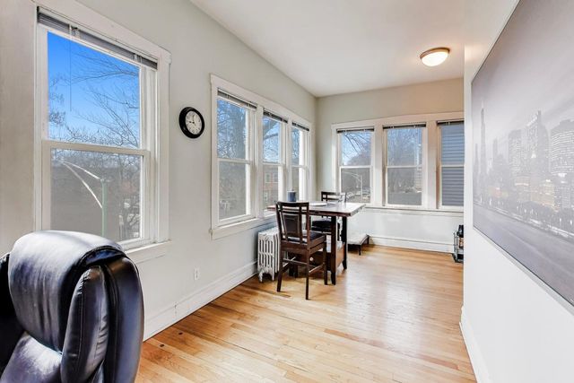 1652 W Nelson Street 2, Chicago, IL 60657