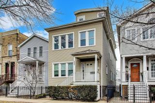 1652 W Nelson Street 2, Chicago, IL 60657