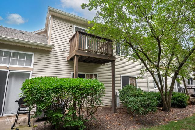 268 Southwicke Drive B, Streamwood, IL 60107