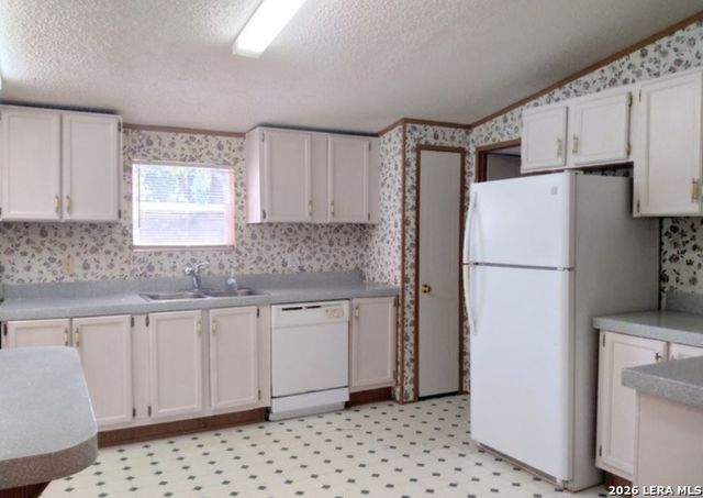 4518 Waterwood Pass, Elmendorf, TX 78112