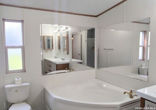 4518 Waterwood Pass, Elmendorf, TX 78112