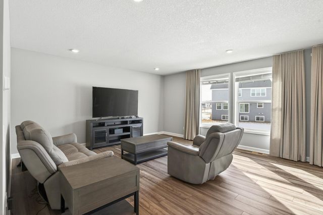 2150 Johanna Circle, Hugo, MN 55038