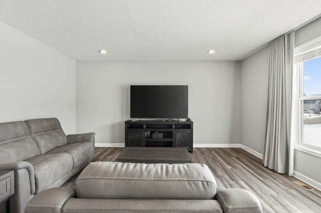 2150 Johanna Circle, Hugo, MN 55038