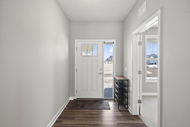 2150 Johanna Circle, Hugo, MN 55038