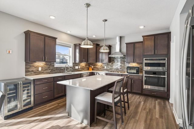 2150 Johanna Circle, Hugo, MN 55038