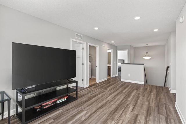 2150 Johanna Circle, Hugo, MN 55038