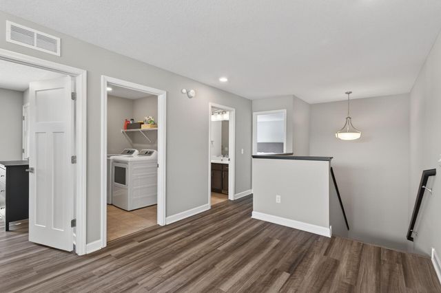 2150 Johanna Circle, Hugo, MN 55038