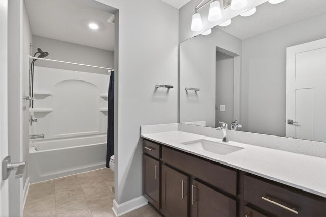 2150 Johanna Circle, Hugo, MN 55038