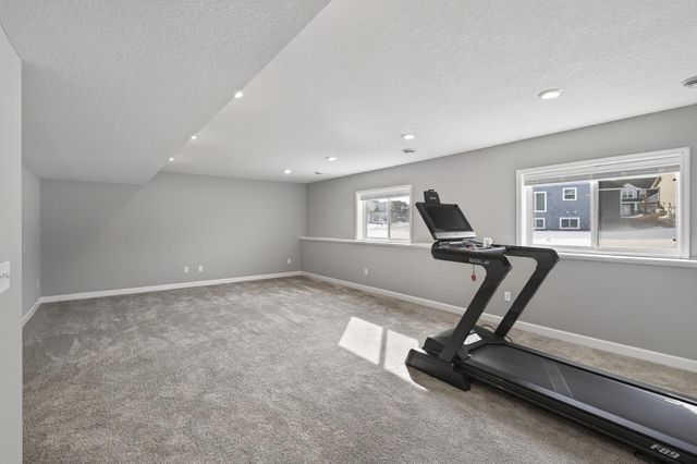 2150 Johanna Circle, Hugo, MN 55038