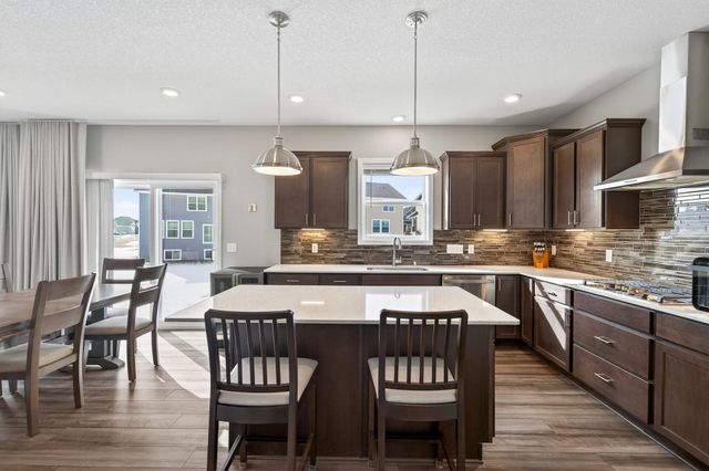 2150 Johanna Circle, Hugo, MN 55038