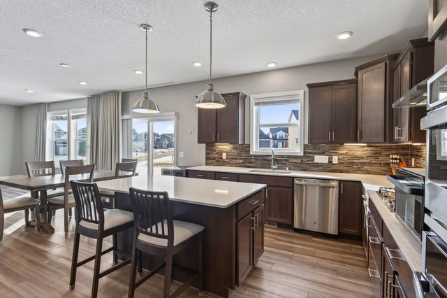 2150 Johanna Circle, Hugo, MN 55038