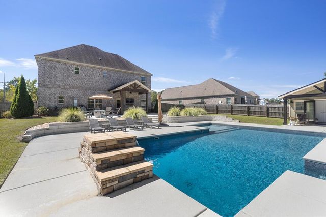 100 Tablerock Court, Dothan, AL 36301