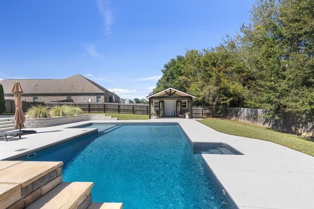 100 Tablerock Court, Dothan, AL 36301