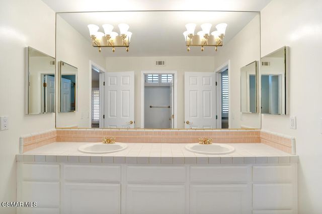 506 Ravensbury Street, Lake Sherwood, CA 91361