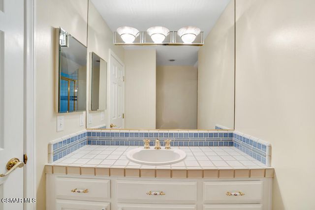 506 Ravensbury Street, Lake Sherwood, CA 91361