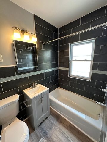 5745 W Wellington Avenue 1, Chicago, IL 60634