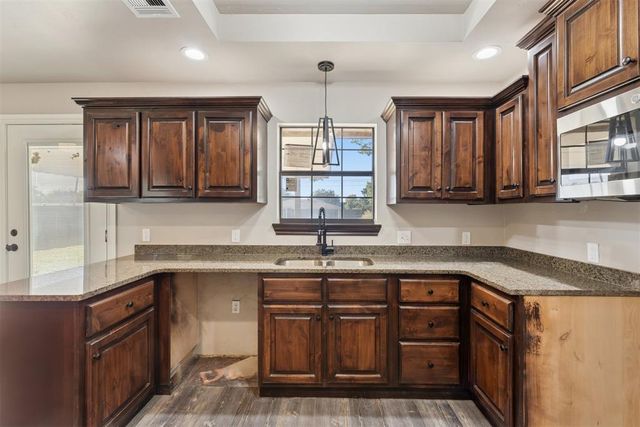 1409 W Montana Avenue, Chickasha, OK 73018