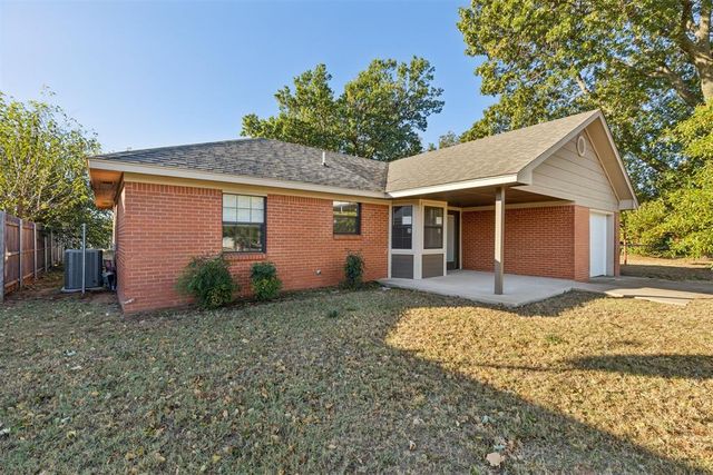 1409 W Montana Avenue, Chickasha, OK 73018