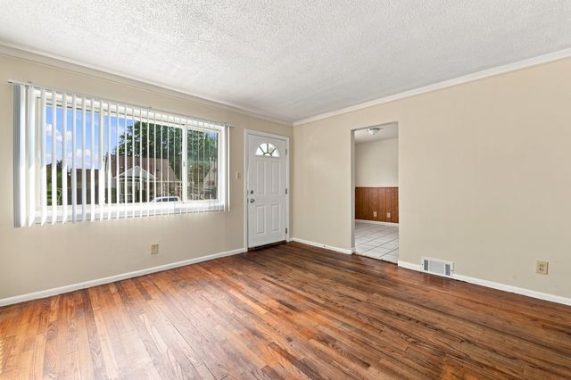 716 Mayflower Avenue, Lincoln Park City, MI 48146