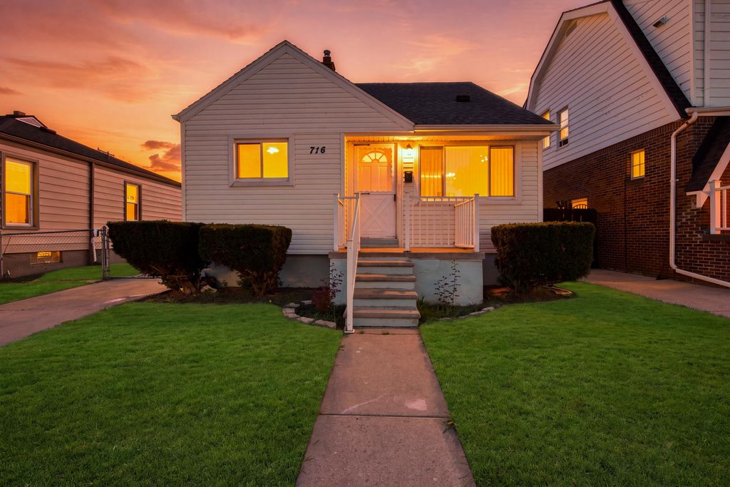 716 Mayflower Avenue, Lincoln Park City, MI 48146