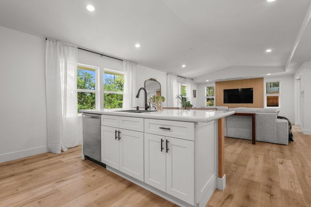 1387 Ridge Drive, Redding, CA 96001