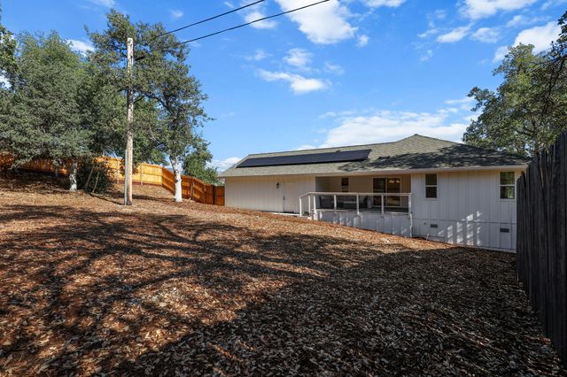 1387 Ridge Drive, Redding, CA 96001