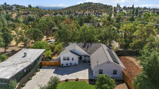 1387 Ridge Drive, Redding, CA 96001