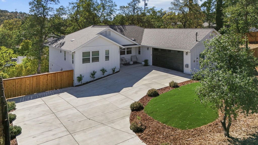 1387 Ridge Drive, Redding, CA 96001
