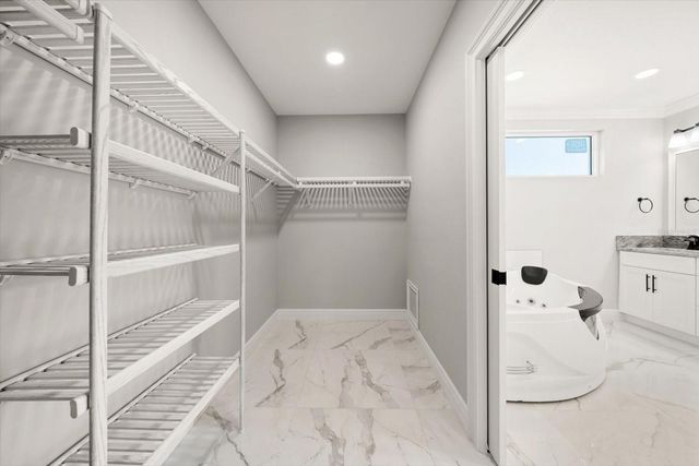 211 DOLPHIN POINT 401, Clearwater Beach, FL 33767