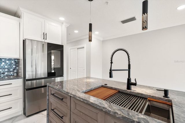 211 DOLPHIN POINT 401, Clearwater Beach, FL 33767