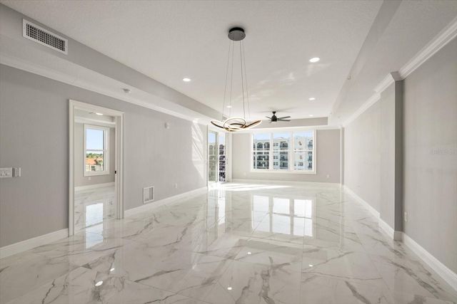 211 DOLPHIN POINT 401, Clearwater Beach, FL 33767