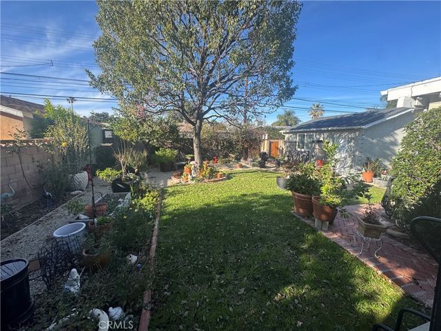 23337 Vanowen, West Hills, CA 91307